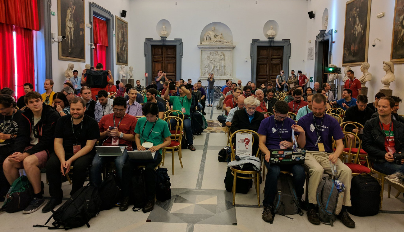 LibreOffice Geliştirici Konferansı, Musei Capitolini'nin çeşitli salonlarında yapıldı. Bendeniz, arkada bir yerlerde oturuyorum.